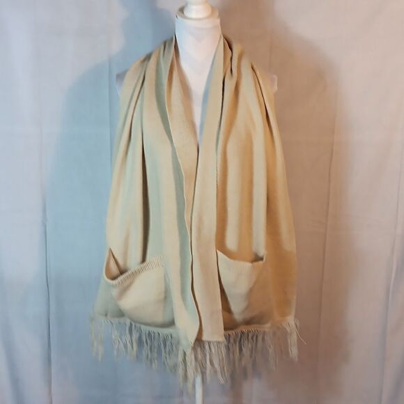 Winter Fringe Scarf w/ Pockets - Picture 3 of 4